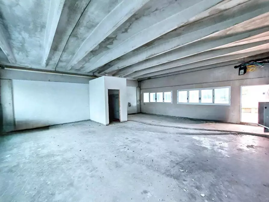 Immagine 1 di Negozio in vendita  in Via Magistrini, 3, 40013 Castel Maggiore BO, Italia a Castel Maggiore