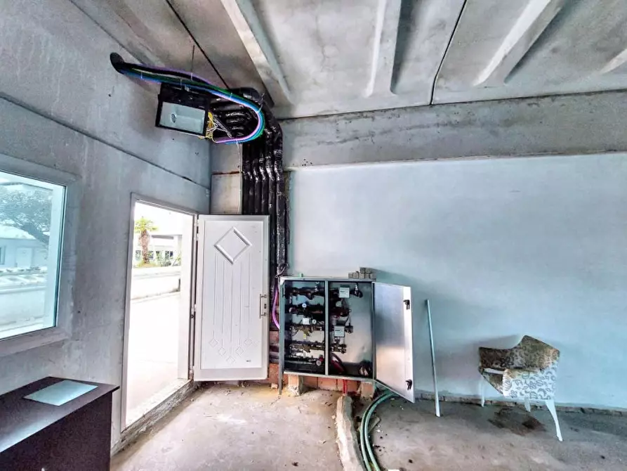 Immagine 4 di Negozio in vendita  in Via Magistrini, 3, 40013 Castel Maggiore BO, Italia a Castel Maggiore