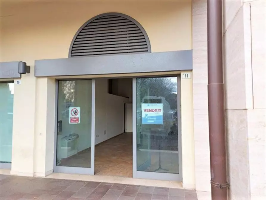 Immagine 4 di Negozio in vendita  in Piazza Monte Grappa, N. 11 a Forli'