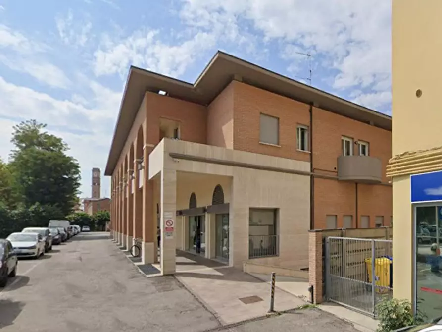 Immagine 5 di Negozio in vendita  in Piazza Monte Grappa, N. 11 a Forli'