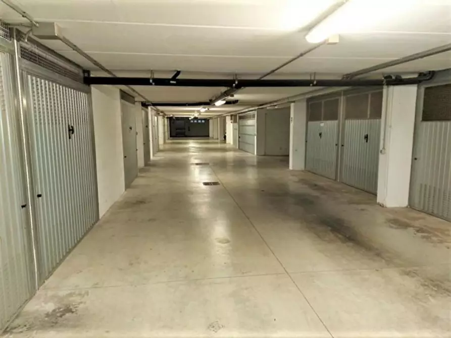 Immagine 12 di Negozio in vendita  in Piazza Monte Grappa, N. 11 a Forli'