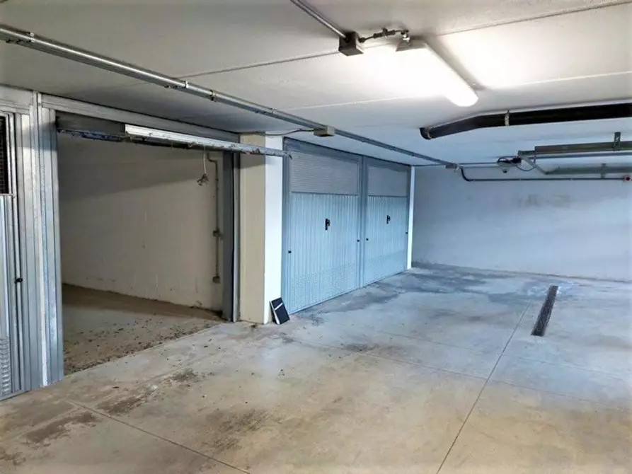 Immagine 13 di Negozio in vendita  in Piazza Monte Grappa, N. 11 a Forli'