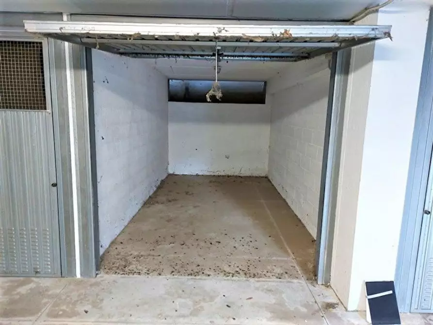 Immagine 14 di Negozio in vendita  in Piazza Monte Grappa, N. 11 a Forli'