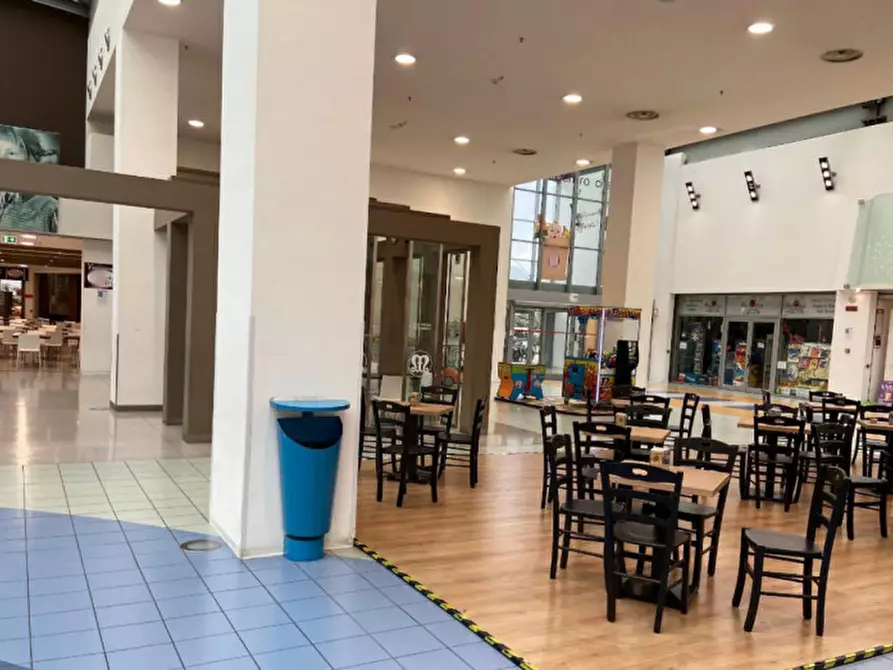 Immagine 3 di Negozio in vendita  in Via Emilia, 150, 47921 Rimini RN, Italia a Rimini