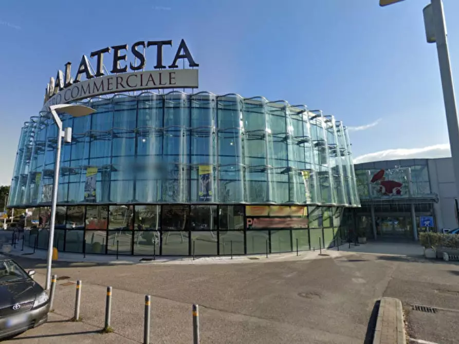 Immagine 1 di Negozio in vendita  in Via Emilia, 150, 47921 Rimini RN, Italia a Rimini