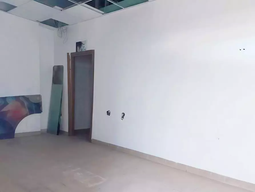 Immagine 8 di Negozio in vendita  in Via Italo Svevo, N. 14-16 a Trieste