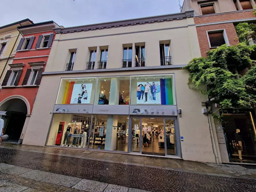 Immagine 1 di Negozio in vendita  in Via delle Torri, N. 18 a Forli'