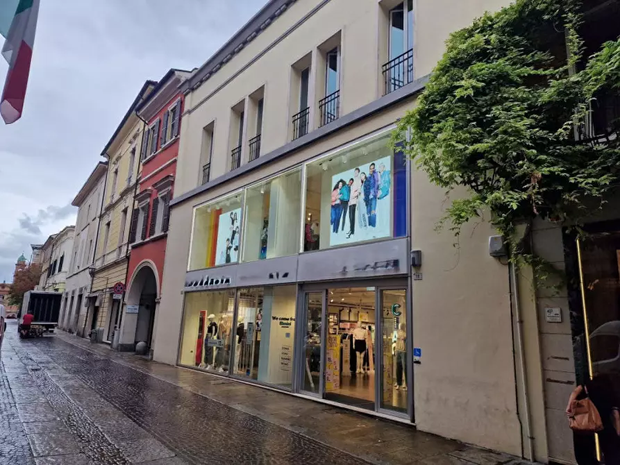 Immagine 2 di Negozio in vendita  in Via delle Torri, N. 18 a Forli'