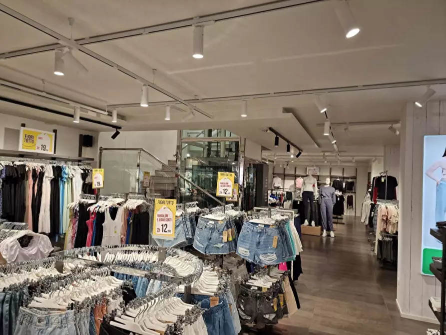 Immagine 4 di Negozio in vendita  in Via delle Torri, N. 18 a Forli'