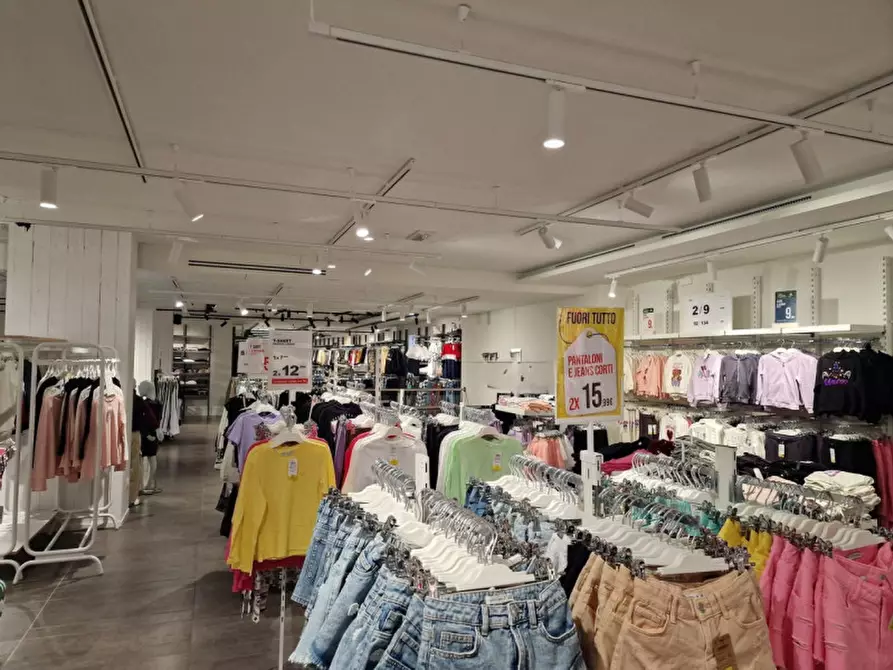 Immagine 9 di Negozio in vendita  in Via delle Torri, N. 18 a Forli'