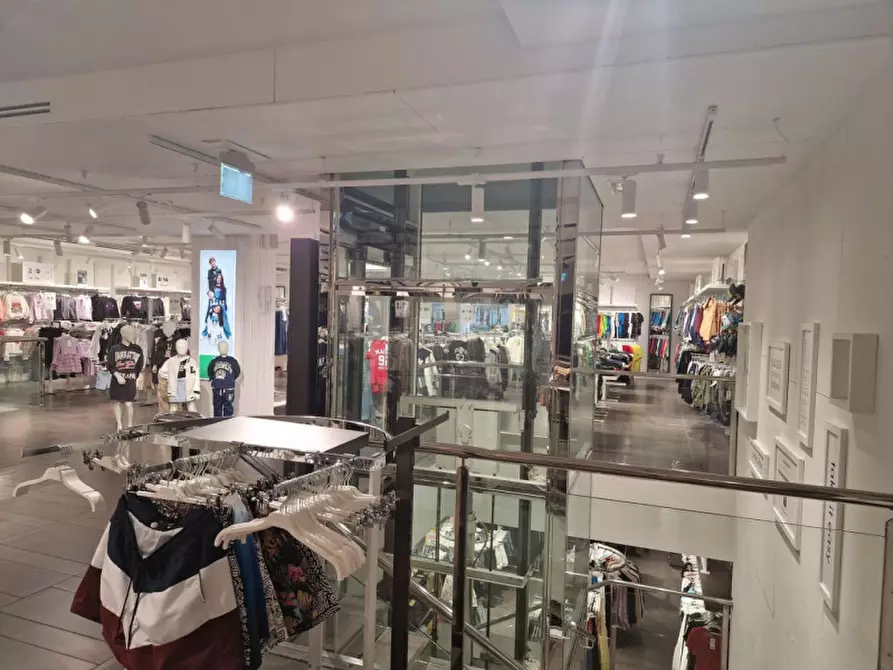 Immagine 10 di Negozio in vendita  in Via delle Torri, N. 18 a Forli'