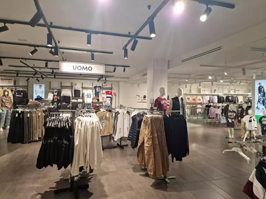 Immagine 11 di Negozio in vendita  in Via delle Torri, N. 18 a Forli'