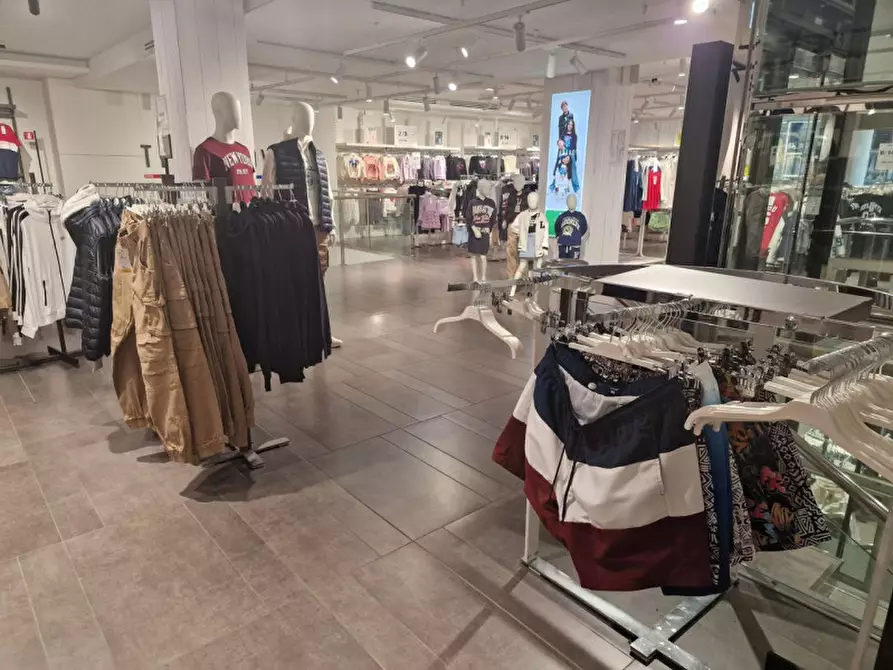 Immagine 12 di Negozio in vendita  in Via delle Torri, N. 18 a Forli'