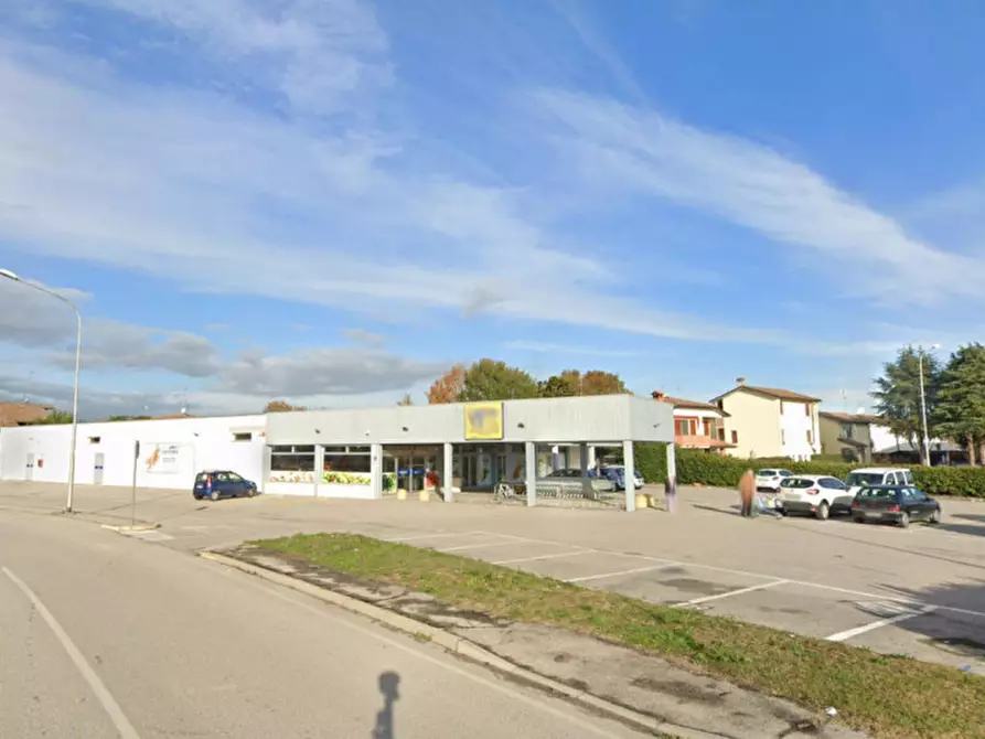 Immagine 1 di Negozio in vendita  in VIA GIUSEPPE ROMITA, N. 1 a Tresignana