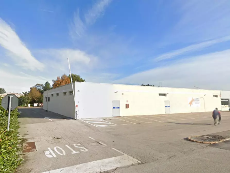 Immagine 3 di Negozio in vendita  in VIA GIUSEPPE ROMITA, N. 1 a Tresignana