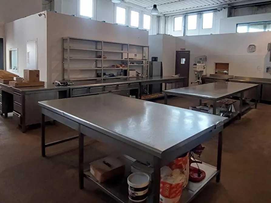 Immagine 11 di Capannone industriale in vendita  in Frazione Ellera - Chigiana, Via Camillo Bozza, N. snc a Corciano