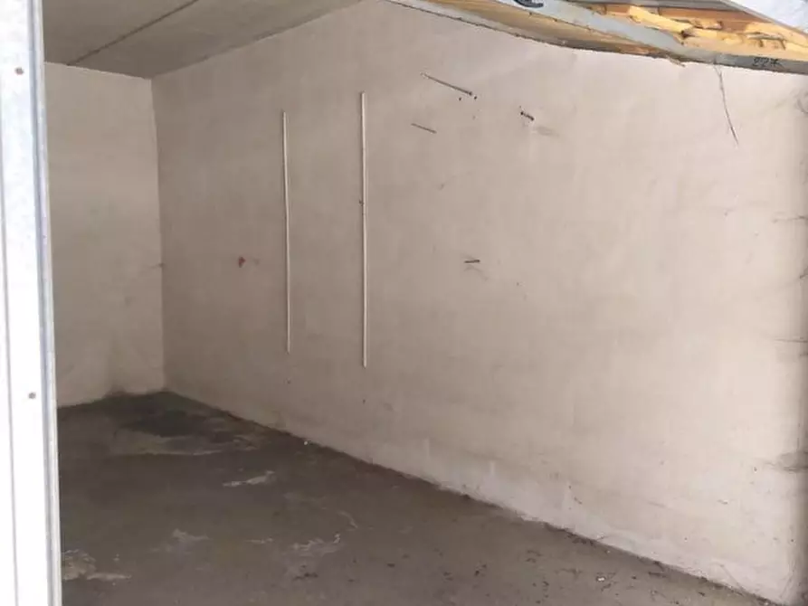 Immagine 3 di Posto auto in vendita  in Via dei Giardinetti, N. 158 a Roma