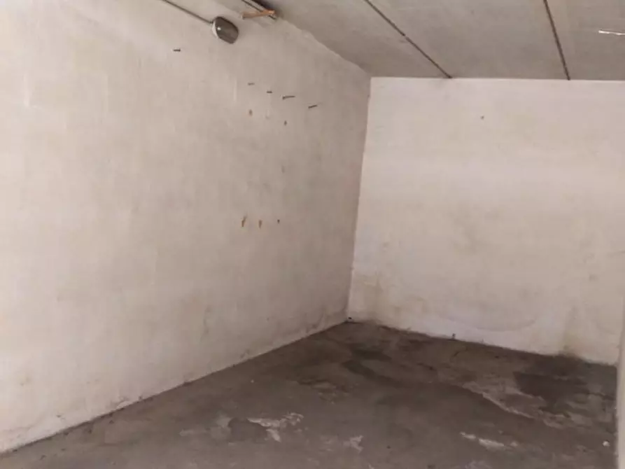 Immagine 4 di Posto auto in vendita  in Via dei Giardinetti, N. 158 a Roma