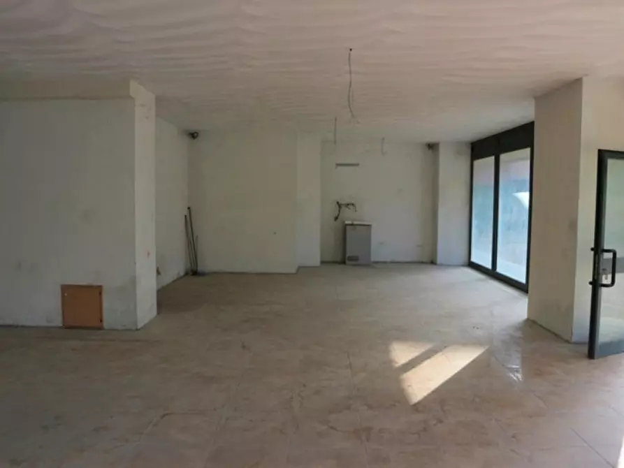 Immagine 2 di Attività commerciale in vendita  in Strada Tuderte, N. 77 a Perugia