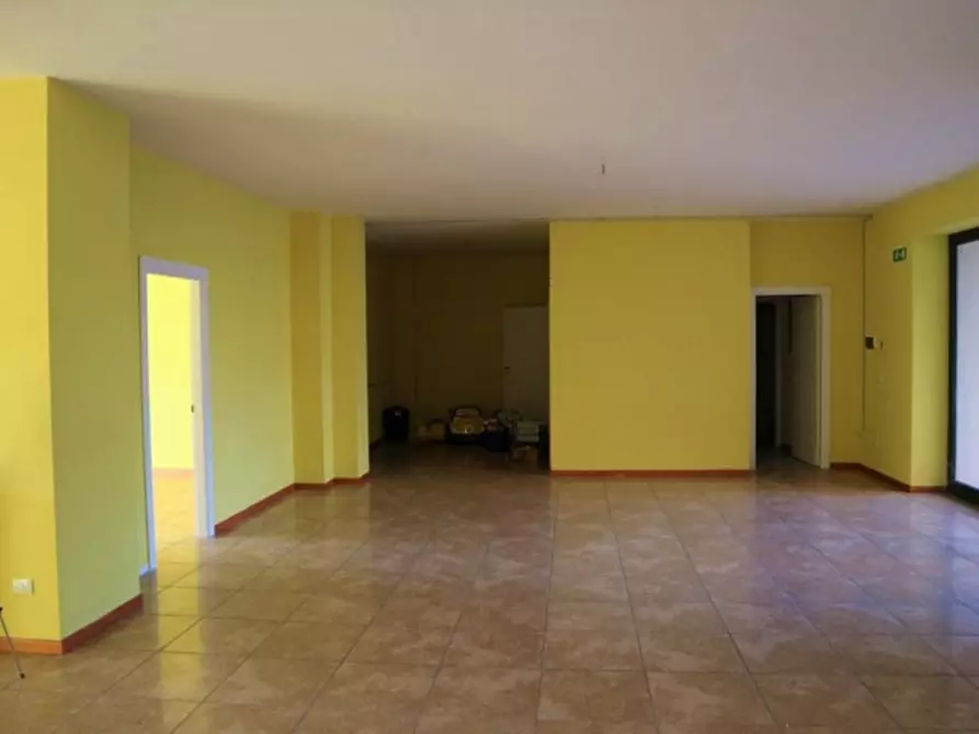 Immagine 7 di Attività commerciale in vendita  in Strada Tuderte, N. 77 a Perugia