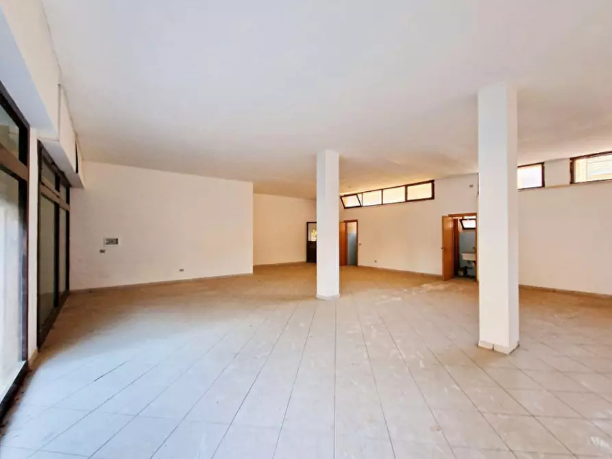 Immagine 2 di Negozio in vendita  in via Martino Luigi Cairoli, N. snc a San Pietro In Lama