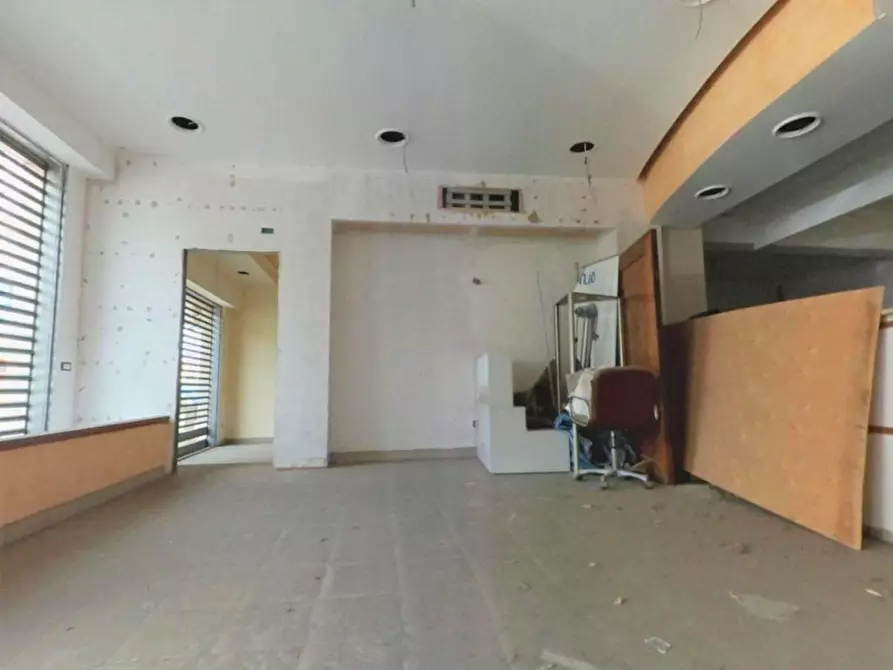 Immagine 2 di Negozio in vendita  in via Galeno, N. snc a Corigliano-Rossano