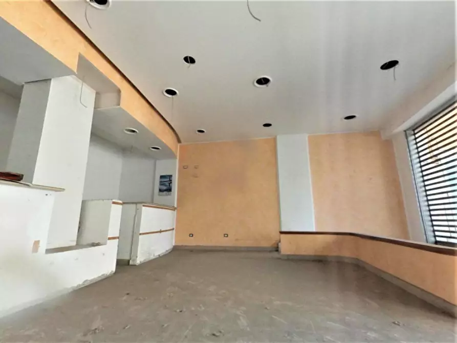 Immagine 3 di Negozio in vendita  in via Galeno, N. snc a Corigliano-Rossano