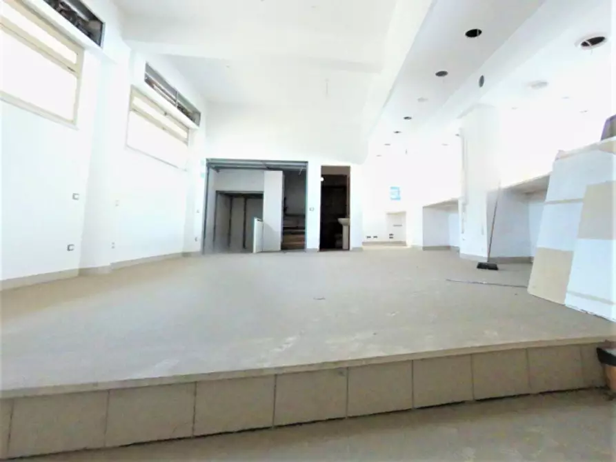 Immagine 4 di Negozio in vendita  in via Galeno, N. snc a Corigliano-Rossano