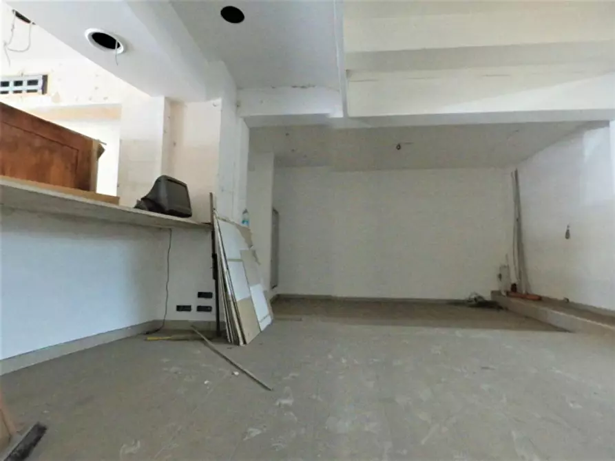 Immagine 6 di Negozio in vendita  in via Galeno, N. snc a Corigliano-Rossano