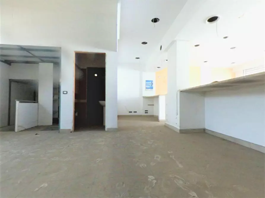 Immagine 7 di Negozio in vendita  in via Galeno, N. snc a Corigliano-Rossano