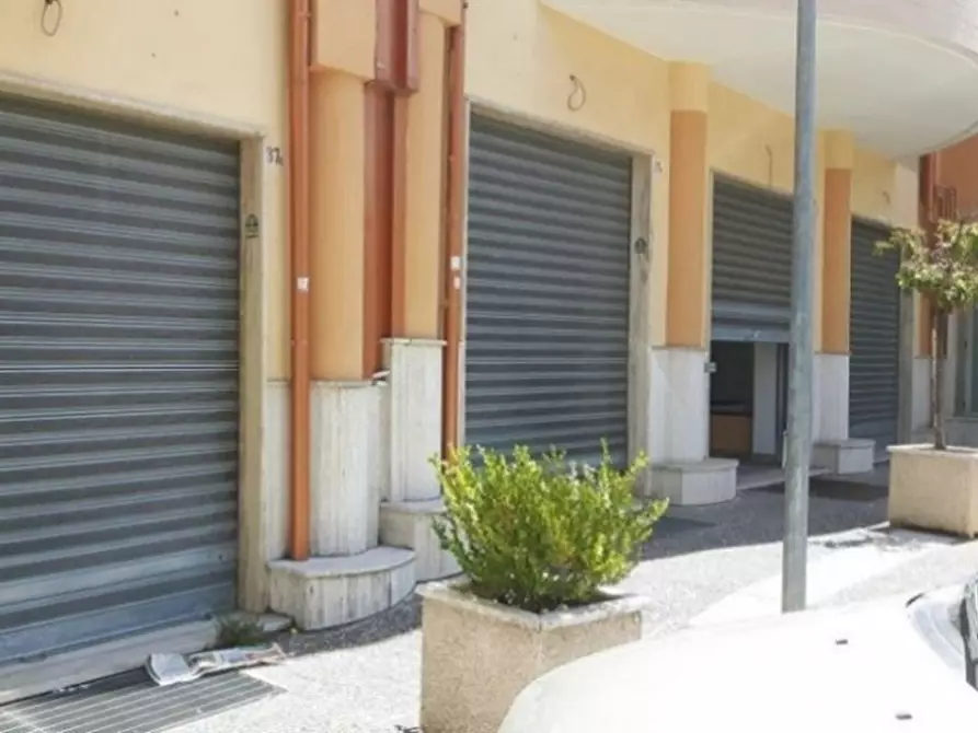 Immagine 8 di Negozio in vendita  in via Galeno, N. snc a Corigliano-Rossano
