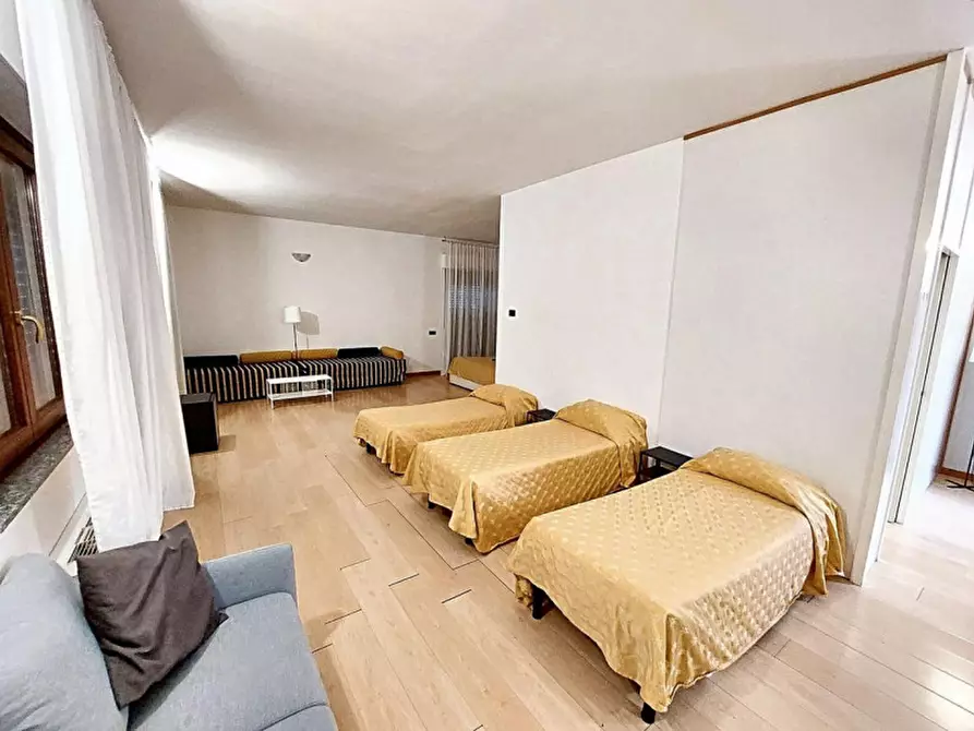 Immagine 4 di Hotel in vendita  in Corso Palmiro Togliatti, N. 21 a Vigevano