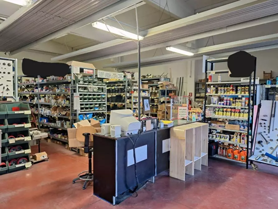Immagine 3 di Magazzino in vendita  in Ravenna, N. snc a Ravenna