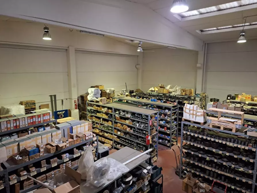 Immagine 8 di Magazzino in vendita  in Ravenna, N. snc a Ravenna