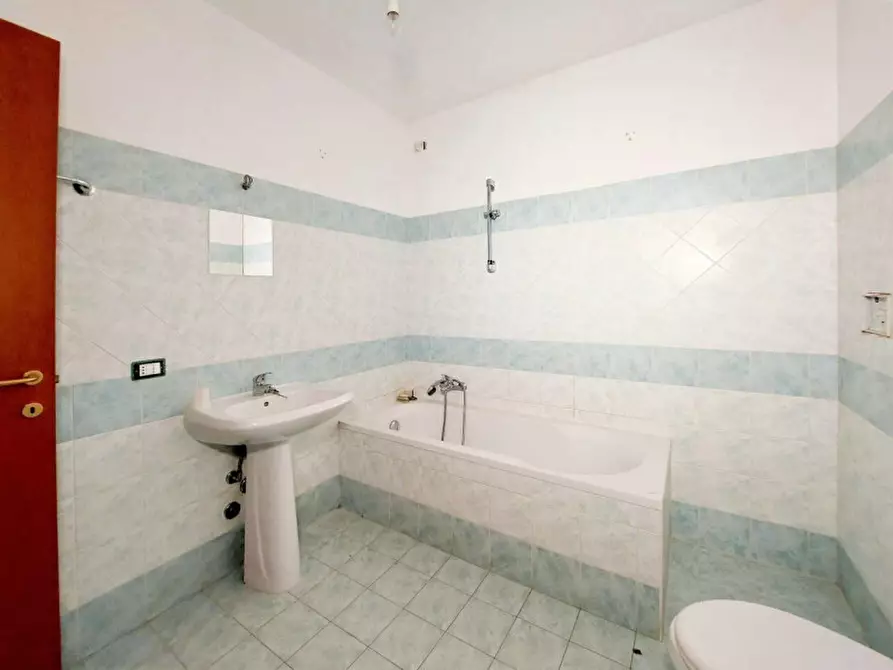 Immagine 8 di Appartamento in vendita  in Piazza Garibaldi, N. 4 a Borzonasca