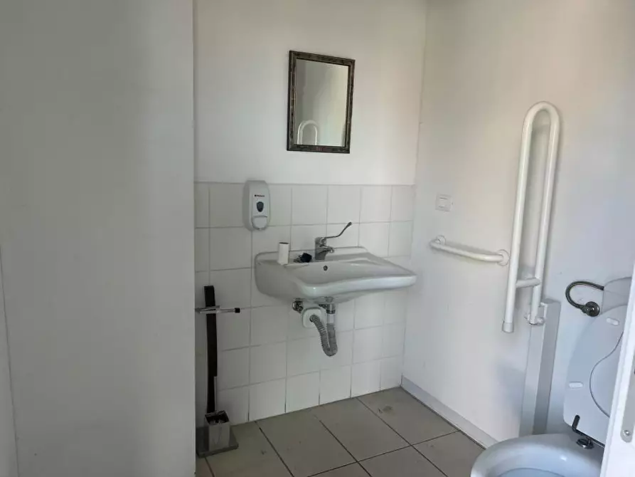 Immagine 3 di Negozio in vendita  in Via Savena Superiore, N. 19 a Minerbio