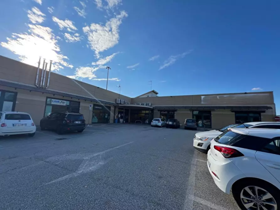 Immagine 8 di Negozio in vendita  in Via Savena Superiore, N. 19 a Minerbio