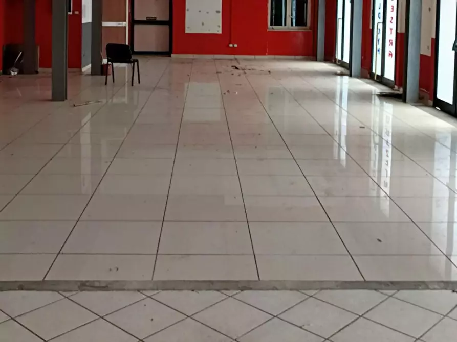 Immagine 4 di Negozio in vendita  in Corso Umberto I, N. snc a Alvignano