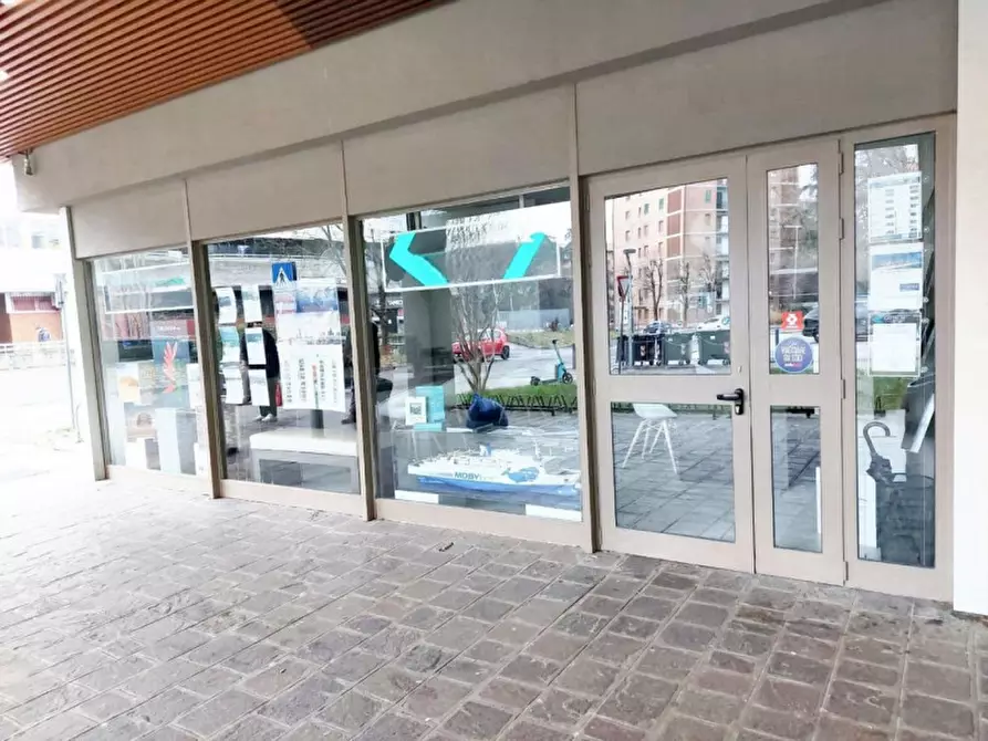 Immagine 1 di Negozio in vendita  in VIA MOHANDAS KARAMCHAND GANDHI, N. 3 a Reggio Nell'emilia
