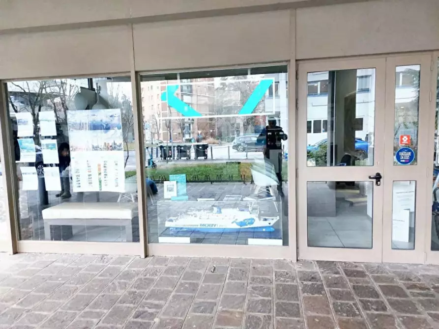 Immagine 7 di Negozio in vendita  in VIA MOHANDAS KARAMCHAND GANDHI, N. 3 a Reggio Nell'emilia