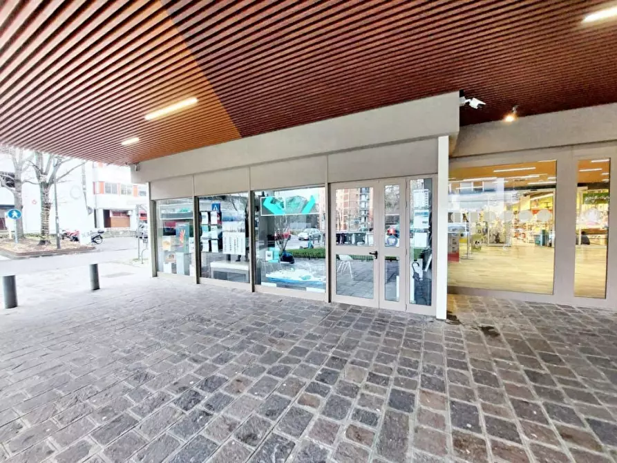 Immagine 8 di Negozio in vendita  in VIA MOHANDAS KARAMCHAND GANDHI, N. 3 a Reggio Nell'emilia