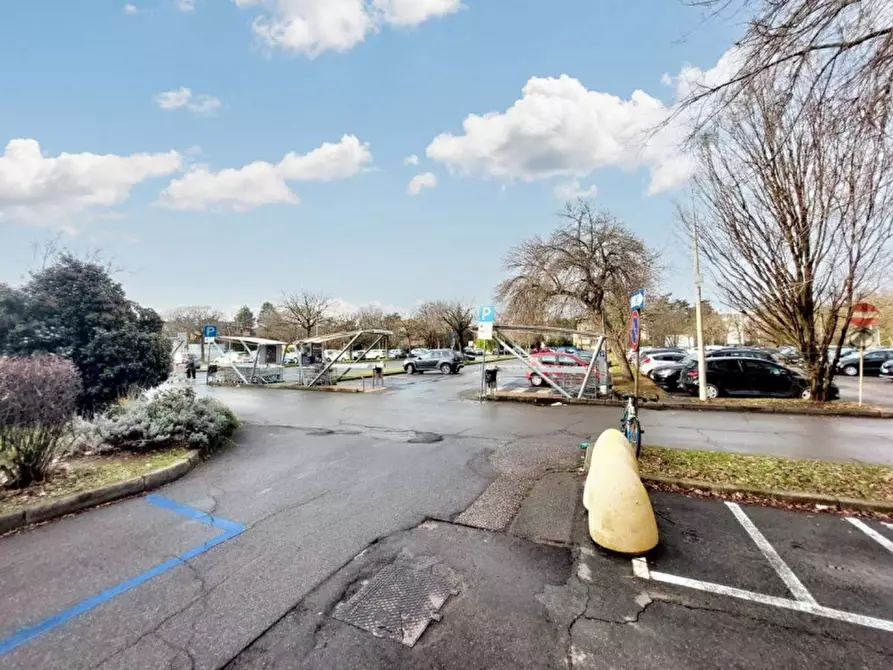 Immagine 11 di Negozio in vendita  in VIA MOHANDAS KARAMCHAND GANDHI, N. 3 a Reggio Nell'emilia