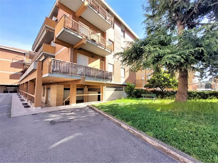 Immagine 1 di Negozio in vendita  in Via Perugia, N. 35 a Ascoli Piceno