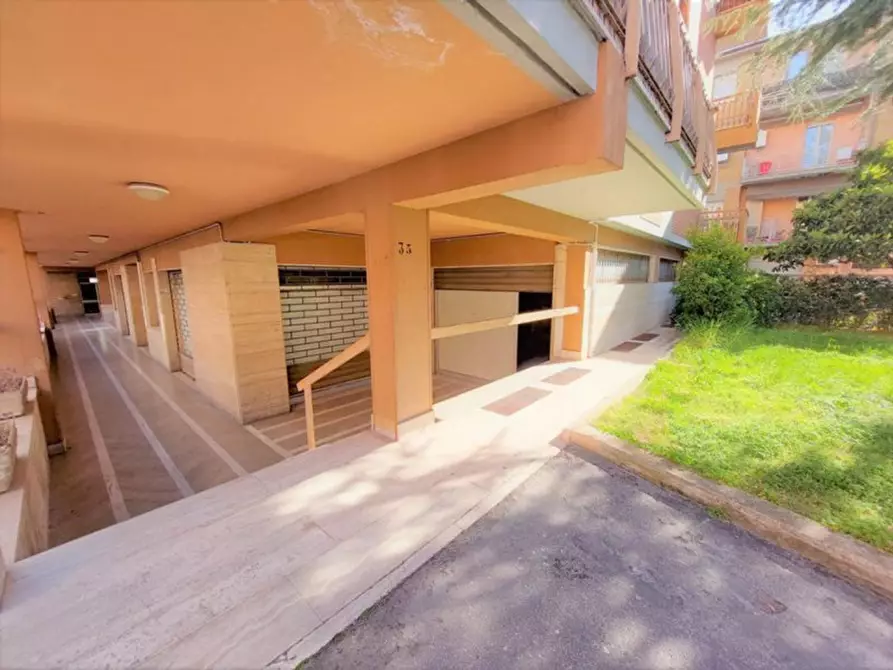 Immagine 3 di Negozio in vendita  in Via Perugia, N. 35 a Ascoli Piceno