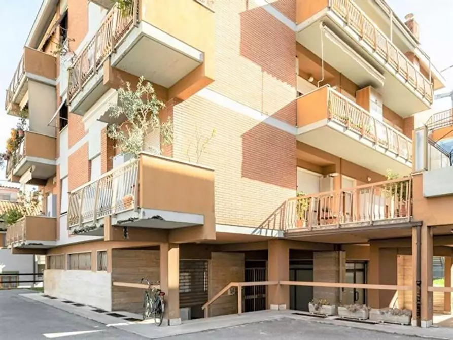 Immagine 4 di Negozio in vendita  in Via Perugia, N. 35 a Ascoli Piceno