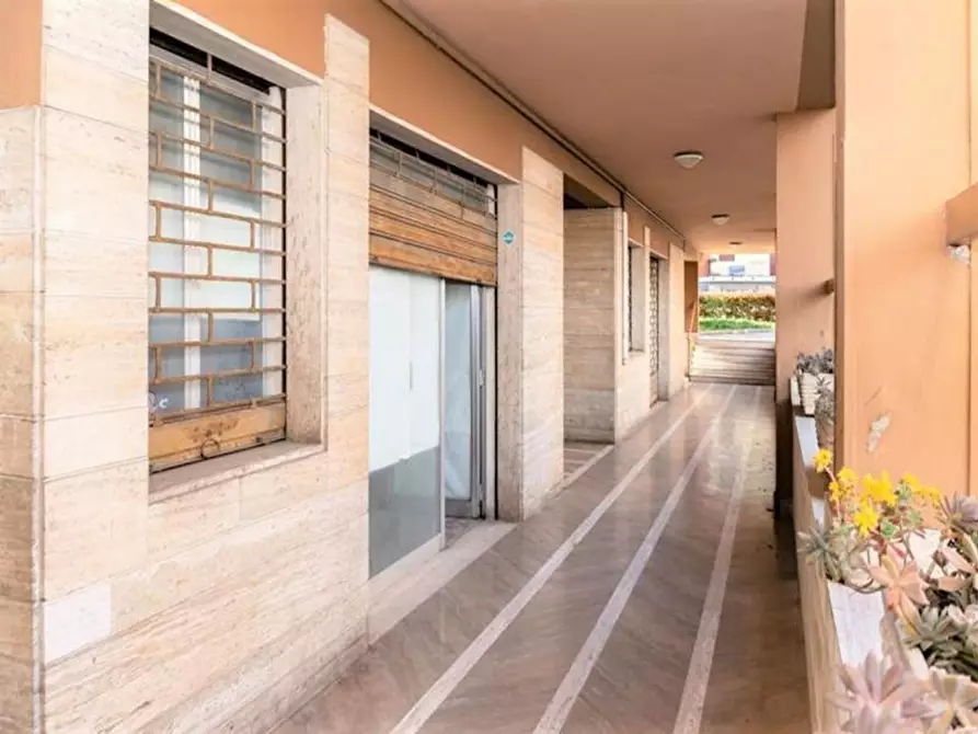 Immagine 5 di Negozio in vendita  in Via Perugia, N. 35 a Ascoli Piceno