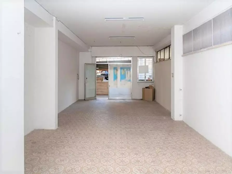 Immagine 8 di Negozio in vendita  in Via Perugia, N. 35 a Ascoli Piceno