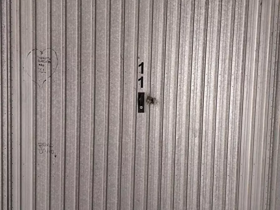 Immagine 1 di Posto auto in vendita  in Via dei Giardinetti, N. 158 a Roma