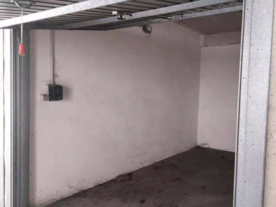 Immagine 3 di Posto auto in vendita  in Via dei Giardinetti, N. 158 a Roma