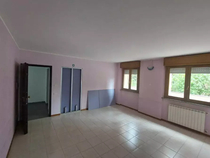 Immagine 2 di Negozio in vendita  in Via Poscallo, N. 1 a Abbiategrasso